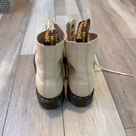 Dr. Martens Boots Sz 7 Docs - Picture 3 of 7